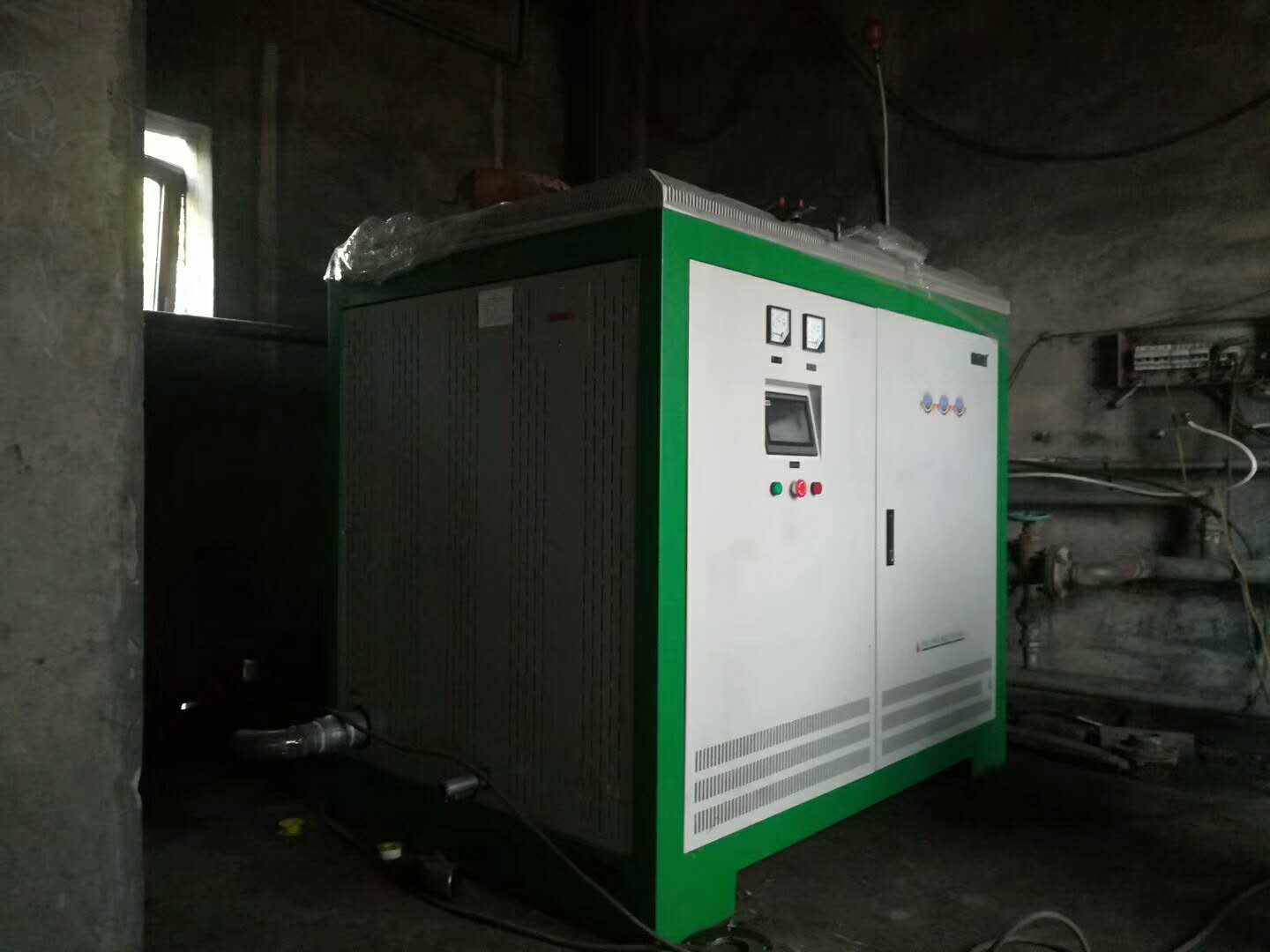 山西运城3000平米厂房电磁采暖炉运行现场